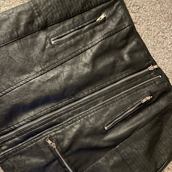 Black leather skirt - Picture 4 of 6